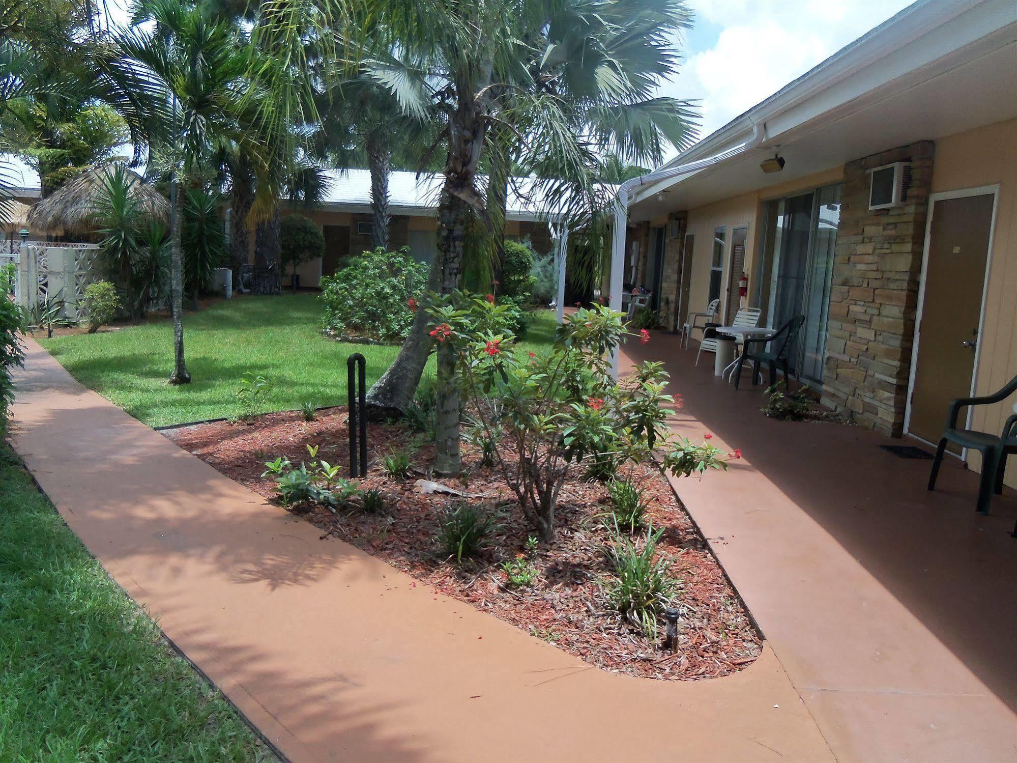 The Fairways Inn Of North Naples Exterior foto